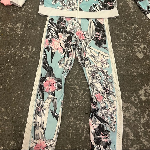 Nike 2 pc set size medium. Gently used - Picture 2 of 2